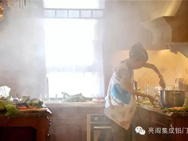 亮閣門窗,家居門窗選擇--廚房