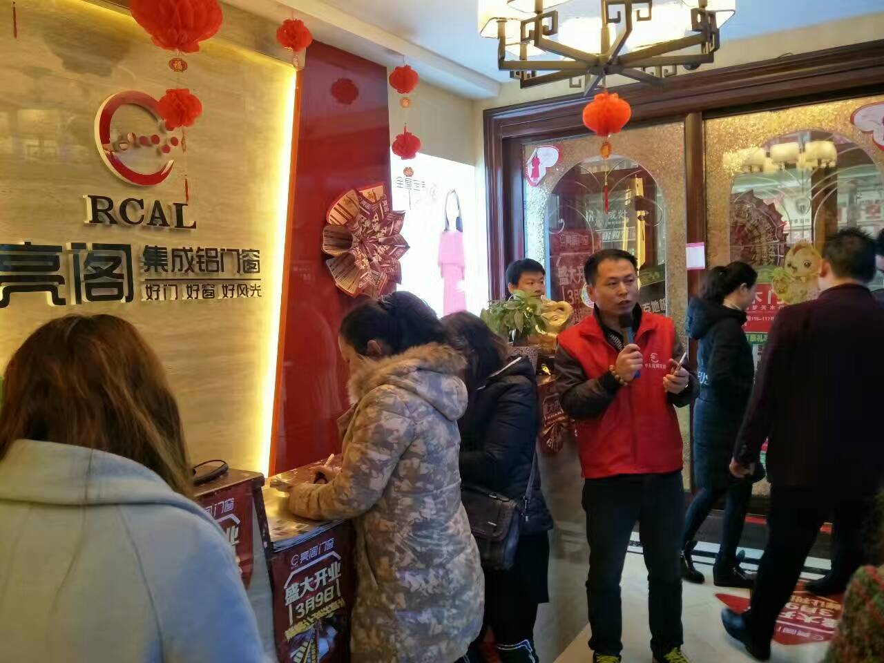 熱烈祝賀亮閣門(mén)窗湘鄉(xiāng)專(zhuān)賣(mài)店盛大開(kāi)業(yè)，簽單刷爆現(xiàn)場(chǎng)！讓你三生三世不后悔！