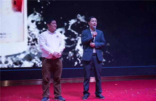 不忘初心，攜手前行｜熱烈祝賀亮閣門窗成為三水第二屆裝飾建材跨界聯盟成員！