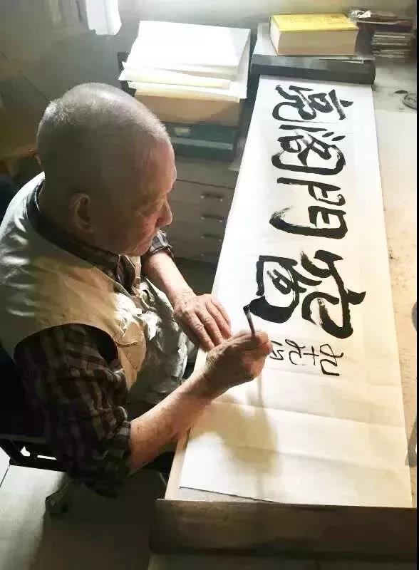 習(xí)總書(shū)記高度贊揚(yáng)與肯定藝術(shù)家周令釗老先生