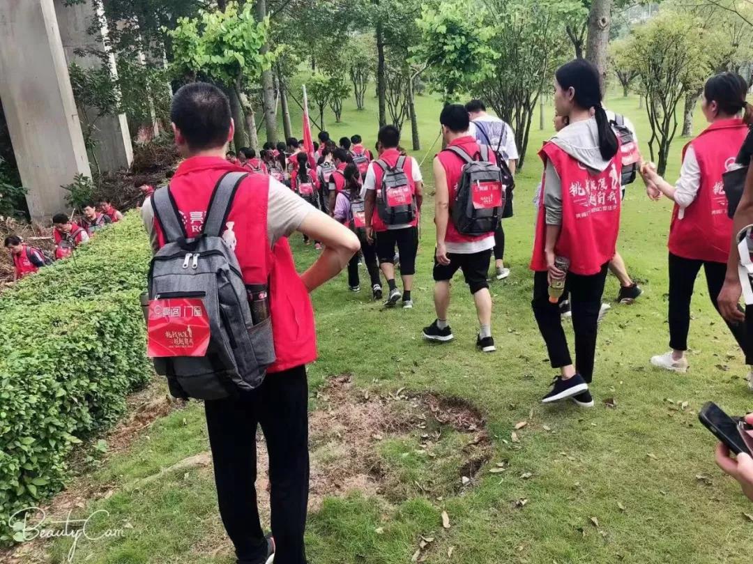 亮閣門窗&孔雀木紋|挑戰極限，五十公里徒步友誼之旅。