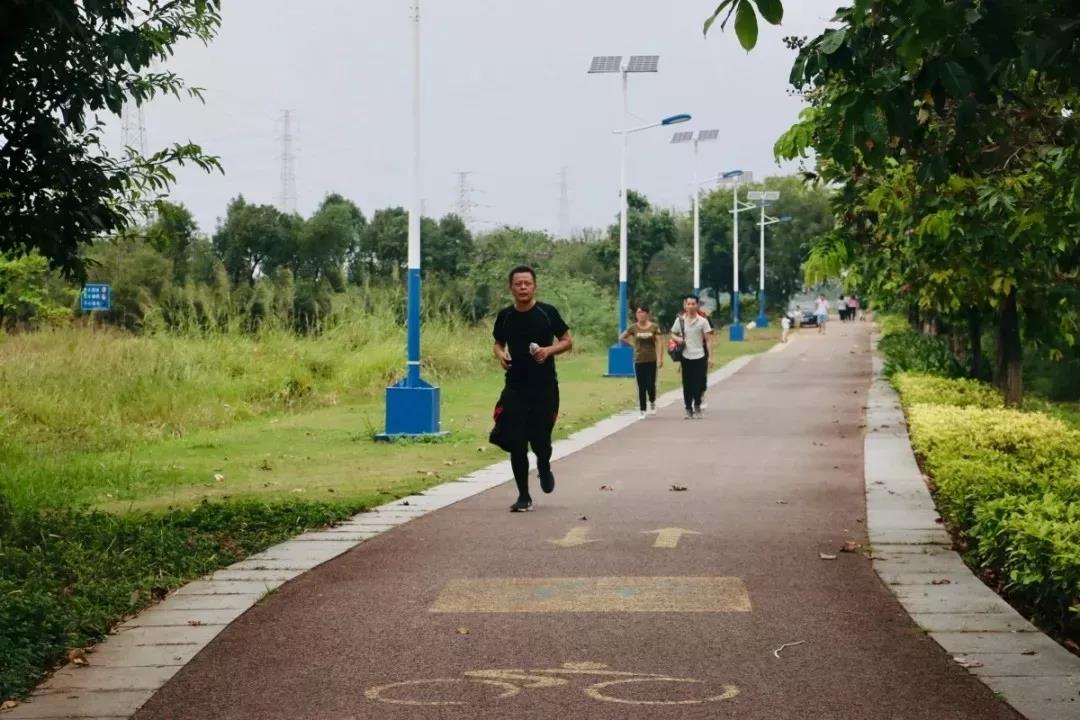 亮閣門窗&孔雀木紋|挑戰極限，五十公里徒步友誼之旅。