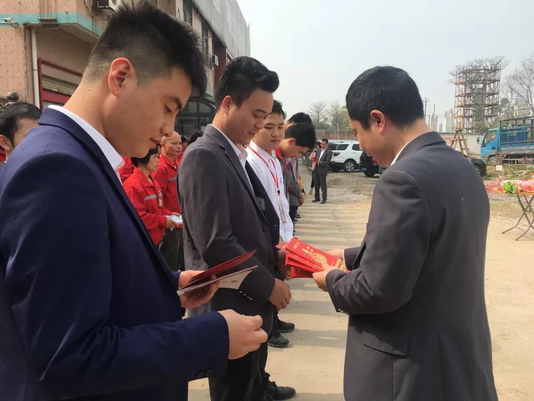 鞭炮聲聲賀新年！亮閣門窗祝大家開工大吉，財源廣進！